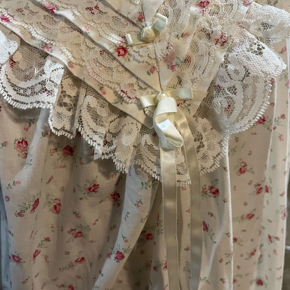 Vintage Gilligan & O'Malley Cream Nightgown with Pink Rose Print and Lace Yoke - Picture 3 of 8